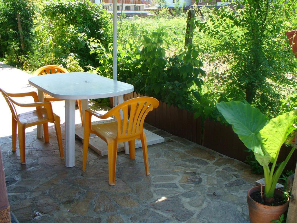 Zora Guest House Primorsko Exterior foto